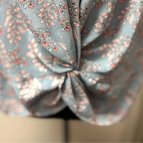 Loft Floral Blue Women's Top. Size XL - Picture 2 of 7